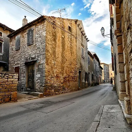 Charming House With Garden And Bbq In Galizana