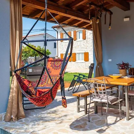 Apartment Charming House With Garden And Bbq In Galizana