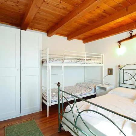 아파트 Charming House With Garden And Bbq In *