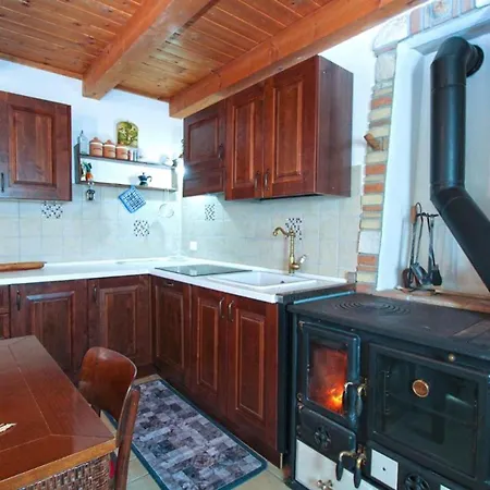 Charming House With Garden And Bbq In Apartment