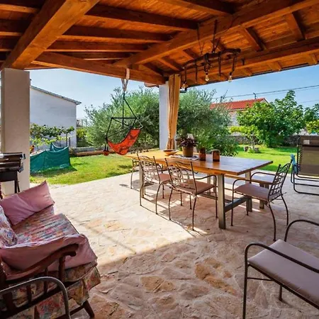 Apartment Charming House With Garden And Bbq In *