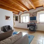 Apartment Charming House With Garden And Bbq In Galizana