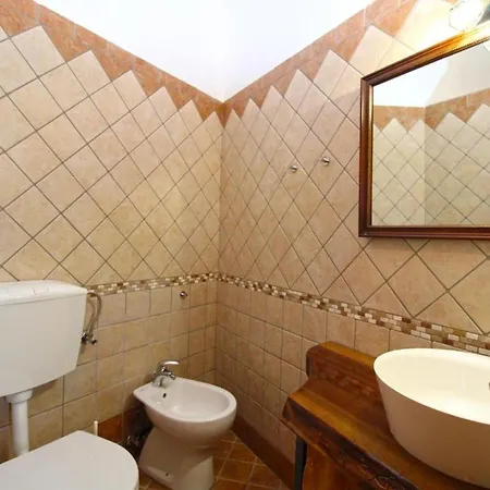 Charming House With Garden And Bbq In Lägenhet