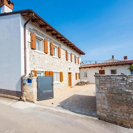 Charming House With Garden And Bbq In * Galižana