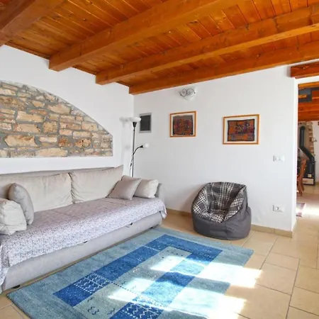 Apartment Charming House With Garden And Bbq In