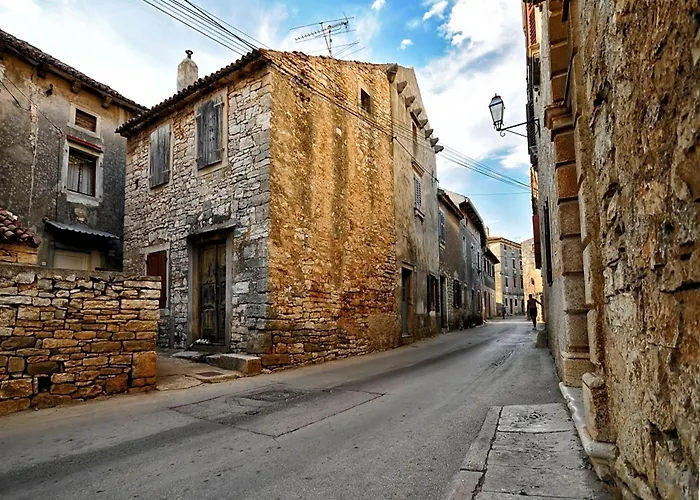 Charming House With Garden And Bbq In Galizana