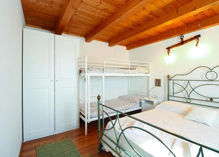 Apartman Charming House With Garden And Bbq In *