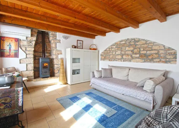 Charming House With Garden And Bbq In